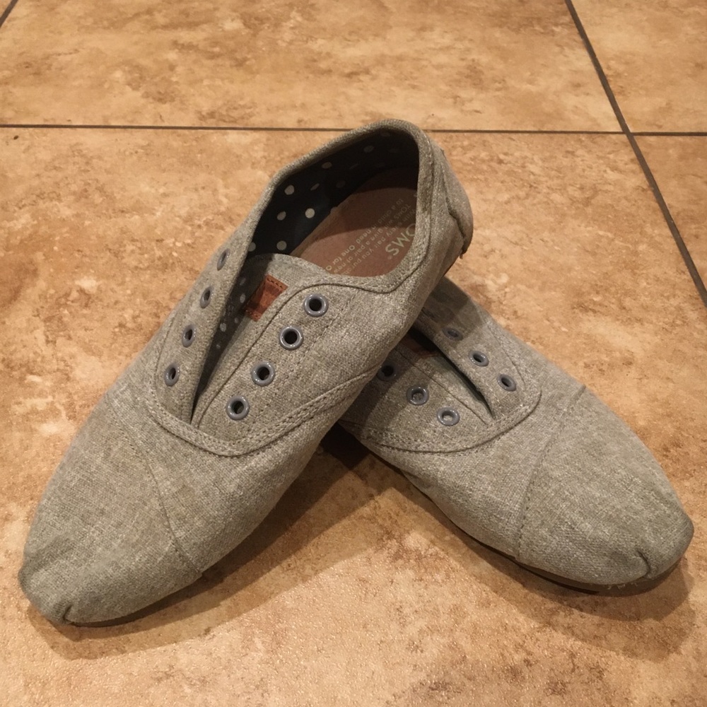 Women’s 8.5 heather grey TOMS